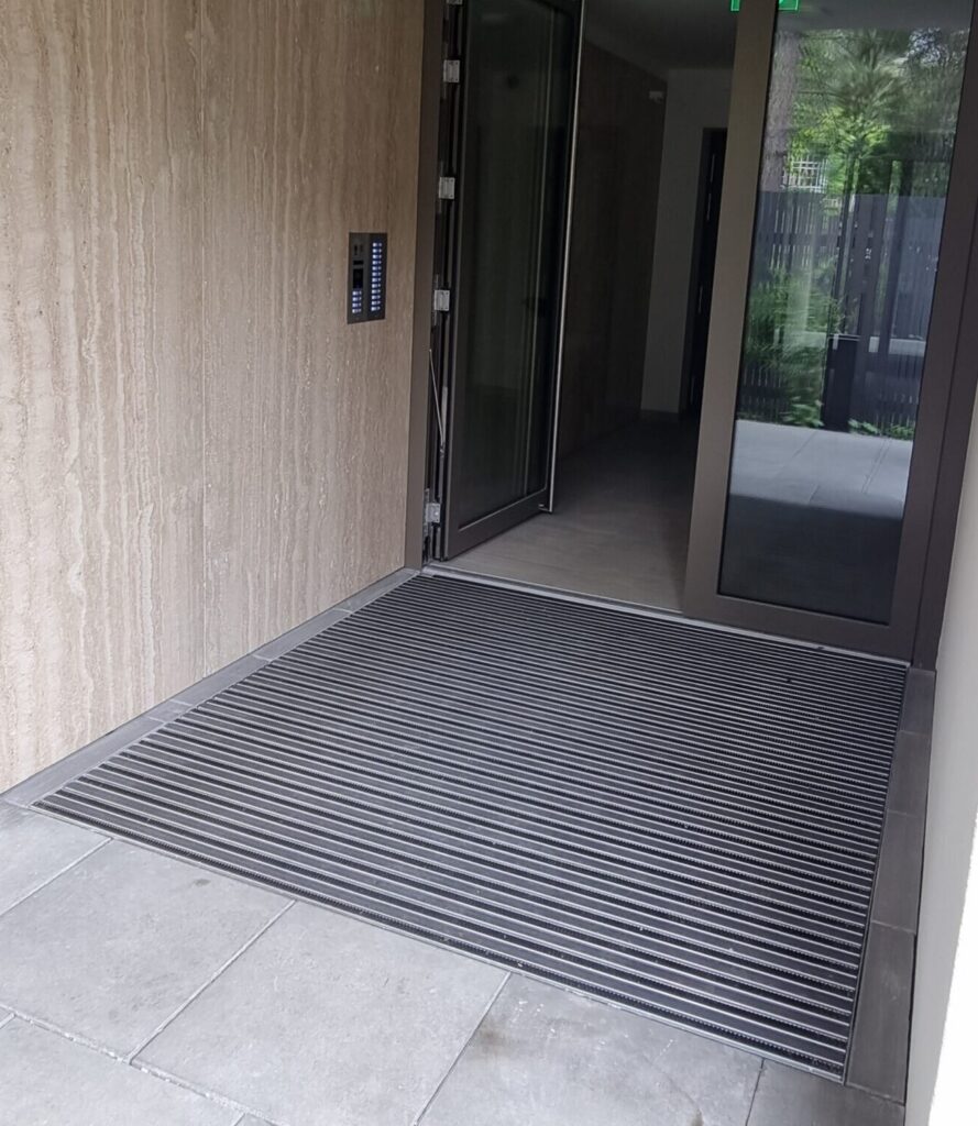 Vstupní rohož HUNTER 17 - pro bytové domy a administrativní budovy